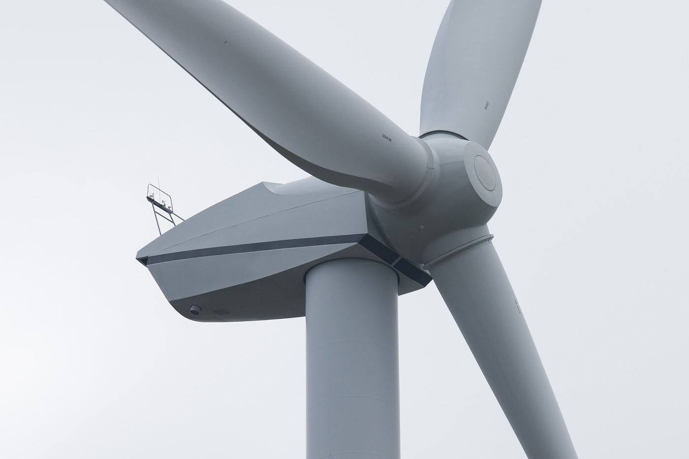 Wind turbine nacelle and rotor